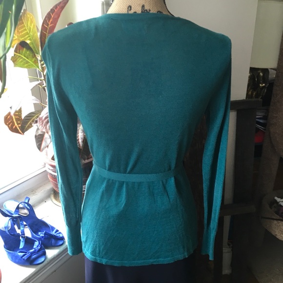 Emerald cardigan w/ fabric roses on shoulder - Picture 3 of 8